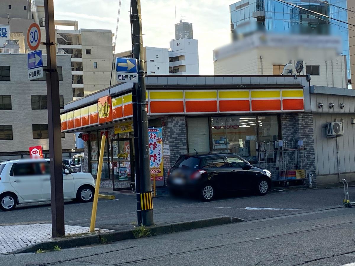 建物右斜め