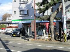 ファミリーマート　小松島二丁目店