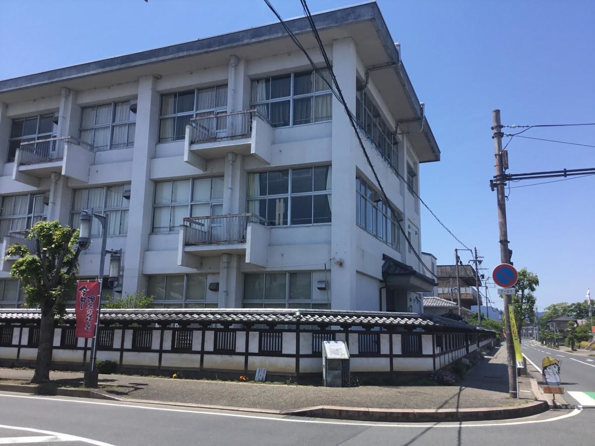 今井小学校　東から撮影