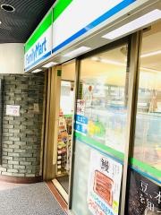 ファミリーマート　湯島駅前店
