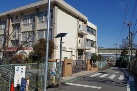 彼方小学校