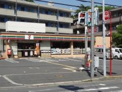 セブンイレブン　枚方伊加賀南町店