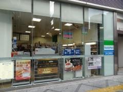 ファミリーマート　曽根崎二丁目店