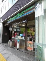 ファミリーマート　曽根崎二丁目店