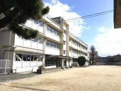 津留小学校