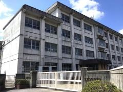 津留小学校