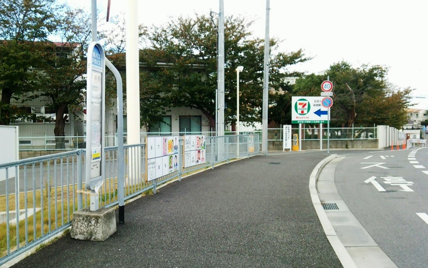 「県商前」バス停留所