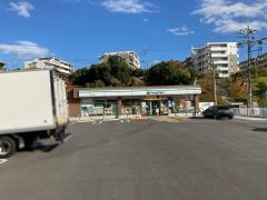 ファミリーマート　奈良鶴舞西店
