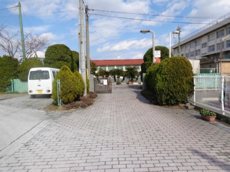 校門の様子です。