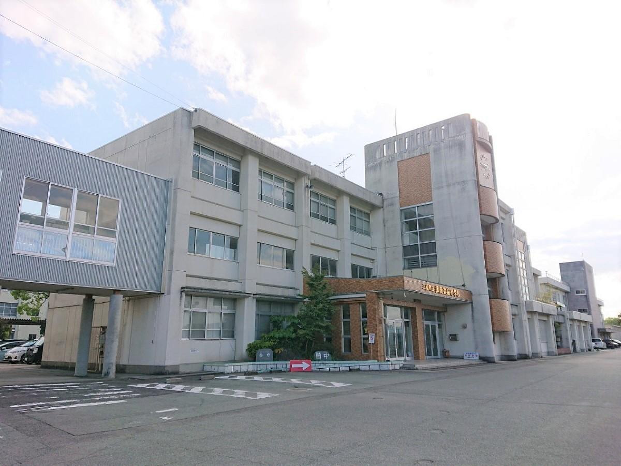 三重 県立 津 商業 高等 学校