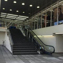 洋服の青山　生田川インター店