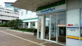 ファミリーマート　りんくうワシントン店