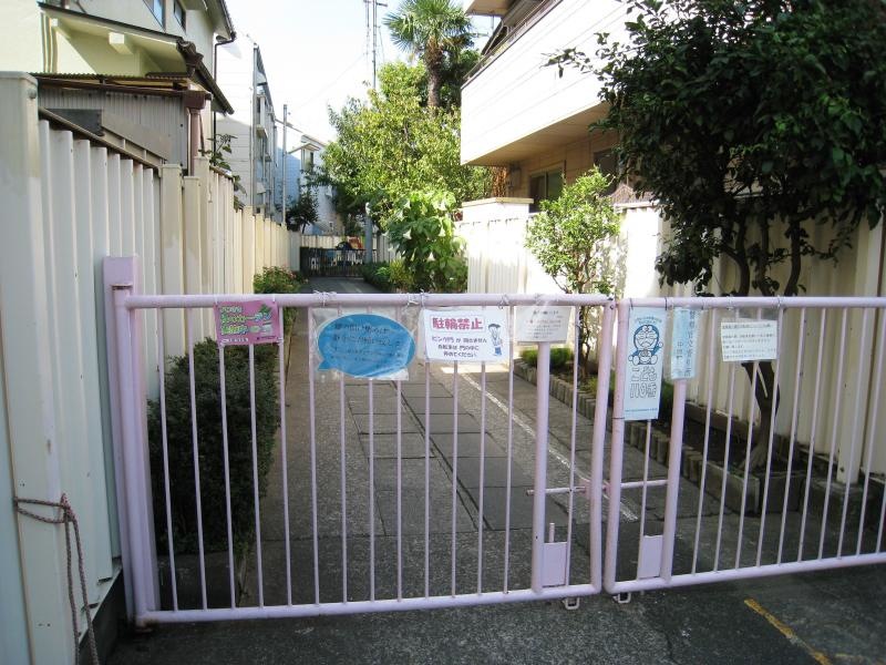 平間乳児保育園の正門