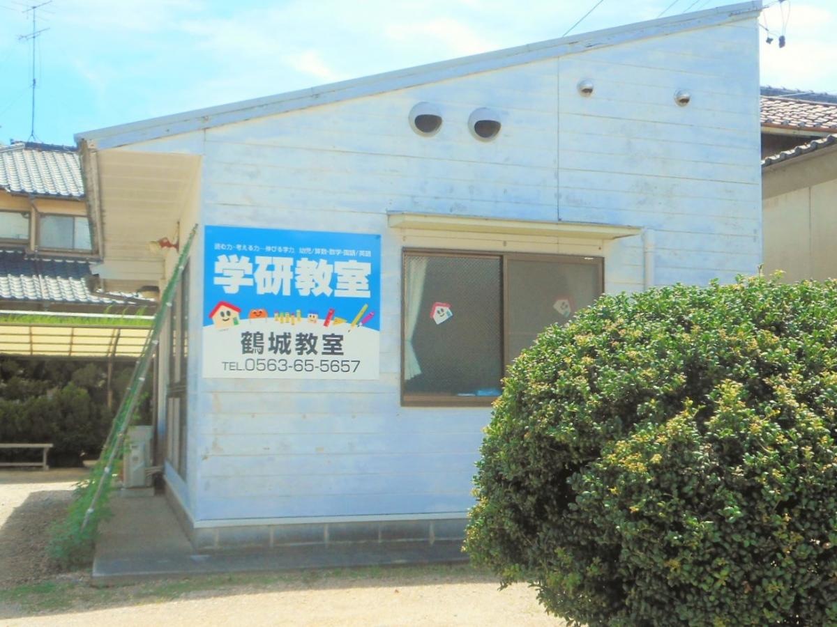 入口からの外観