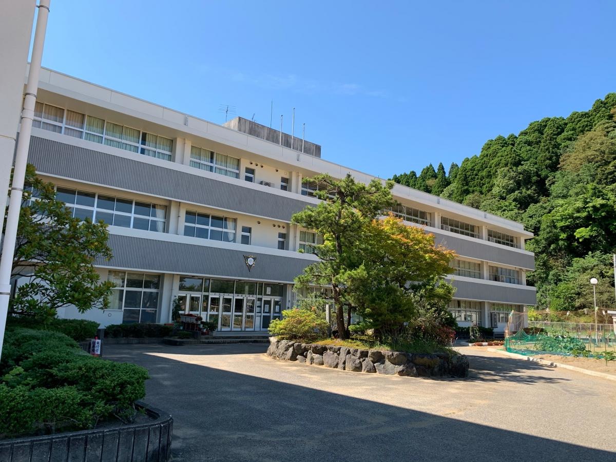 富山県氷見市　灘浦中学校