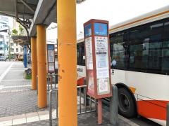 「岸和田駅前」バス停留所