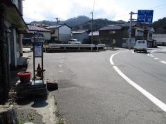 「加茂石野屋前」バス停留所