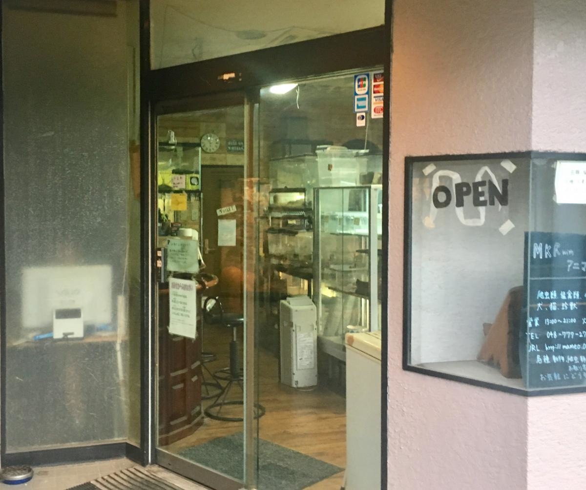 店舗入り口。