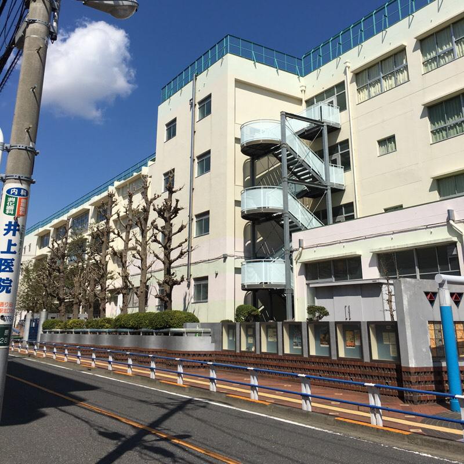 梅 ヶ 丘 中学校
