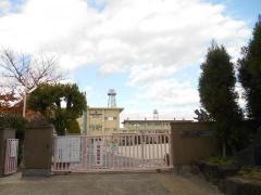 帯解小学校