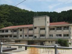 西鶴山小学校