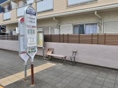 「塚戸小学校」バス停留所