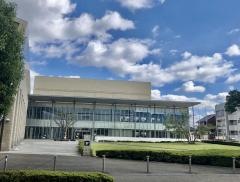 あきる野市中央図書館