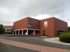 山梨県立美術館