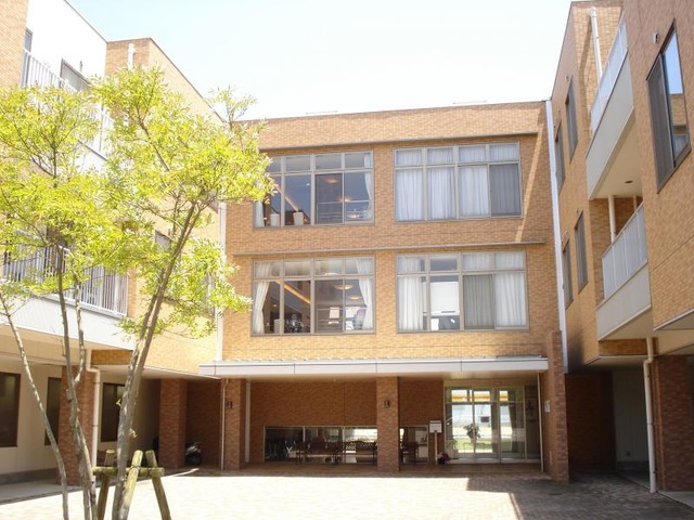 ライフステイからつ 建物全景