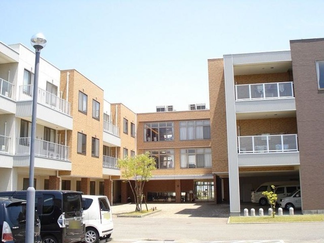 ライフステイからつ 建物全景