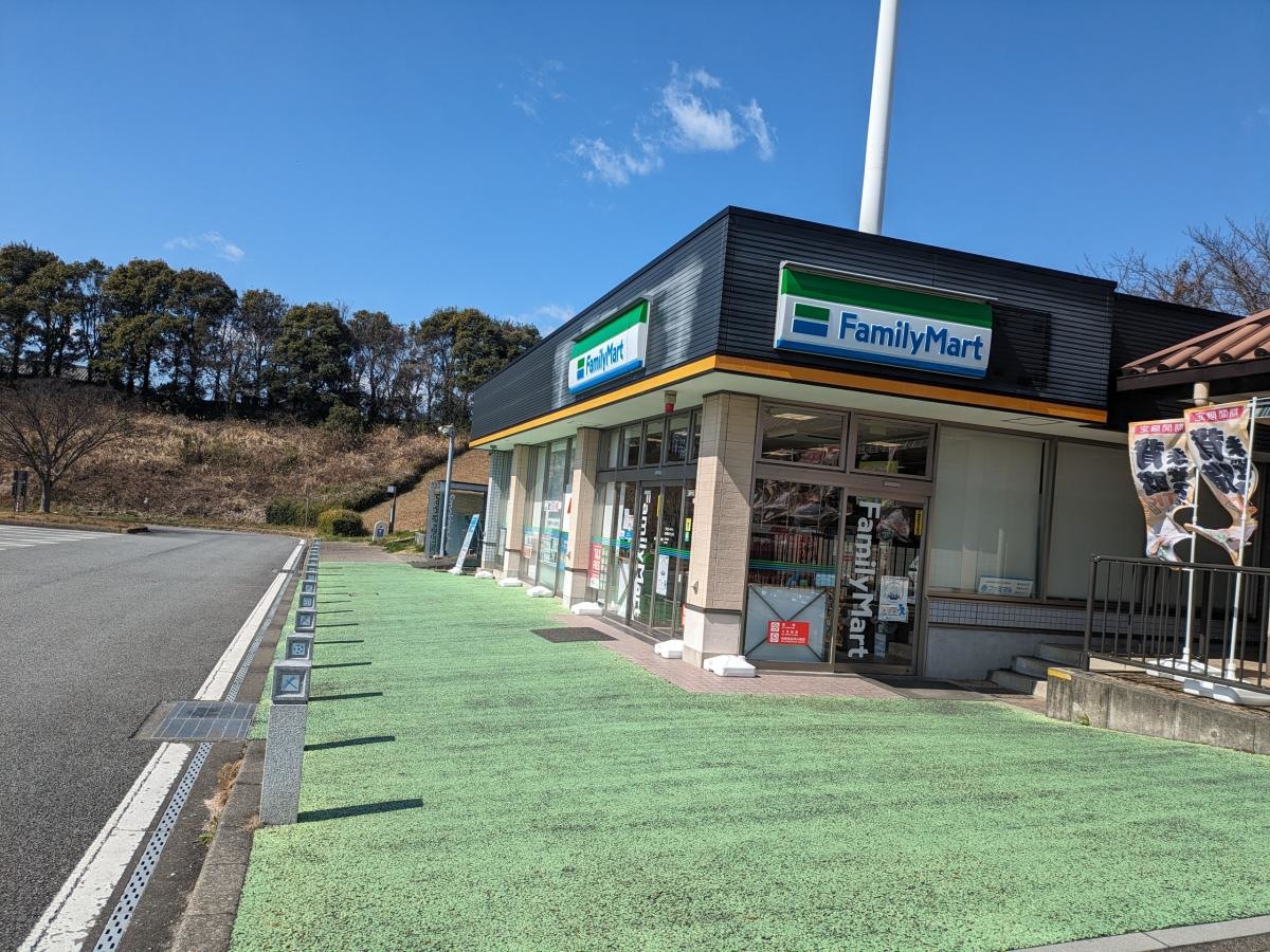 南東から
