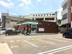 ファミリーマート　長田町店