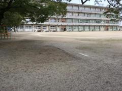 東部小学校