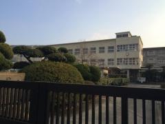 東部小学校