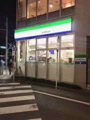 ファミリーマート　国立駅南口店