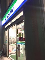 ファミリーマート　国立駅南口店