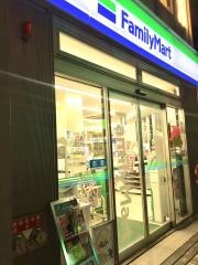 ファミリーマート　国立駅南口店