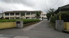 春山小学校