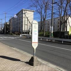 「鶴が台名店街入口」バス停留所