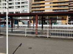 「磯子駅前」バス停留所