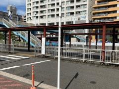「磯子駅前」バス停留所