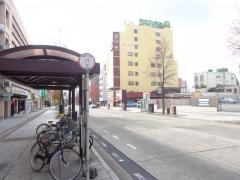 「西京銀行本店前」バス停留所