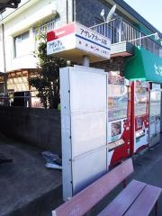 「アザレアホール前」バス停留所