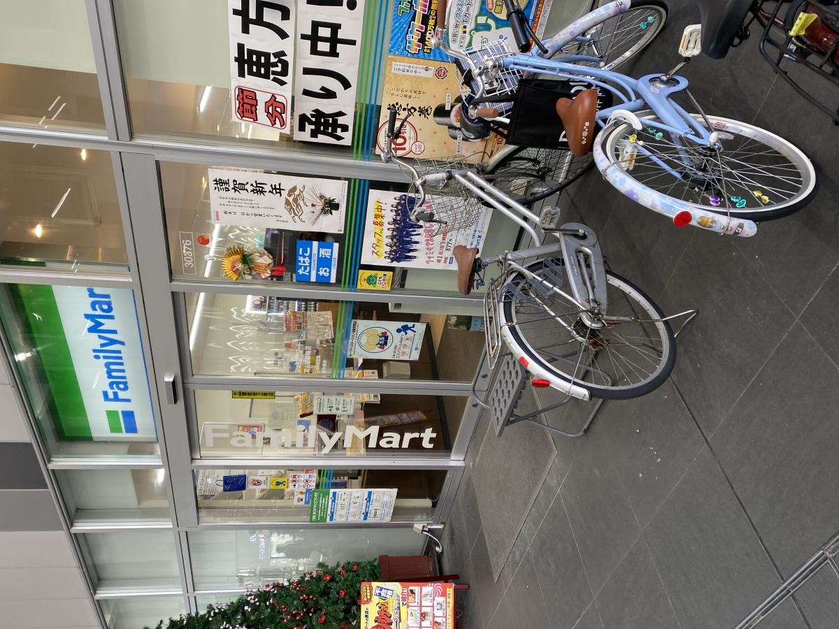 ファミリーマート側面写真