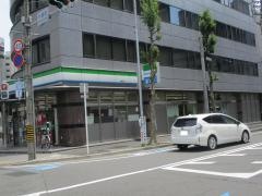 ファミリーマート　牛島店