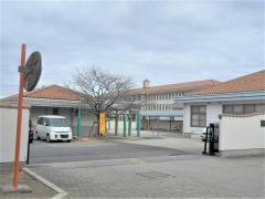 豊郷小学校