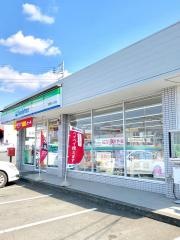 ファミリーマート　万野原バイパス店