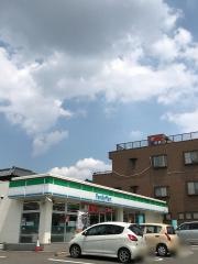 ファミリーマート　名東極楽店