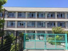 日新小学校