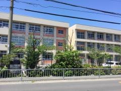日新小学校